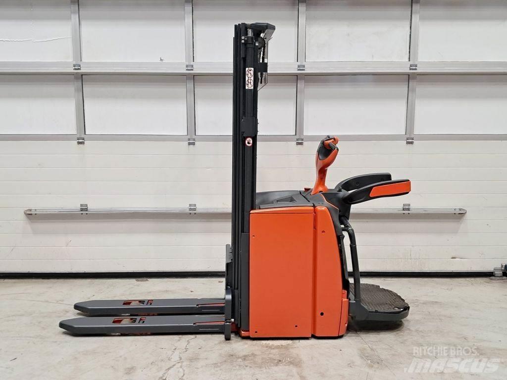 Linde L14 AP Empilhador para operador externo