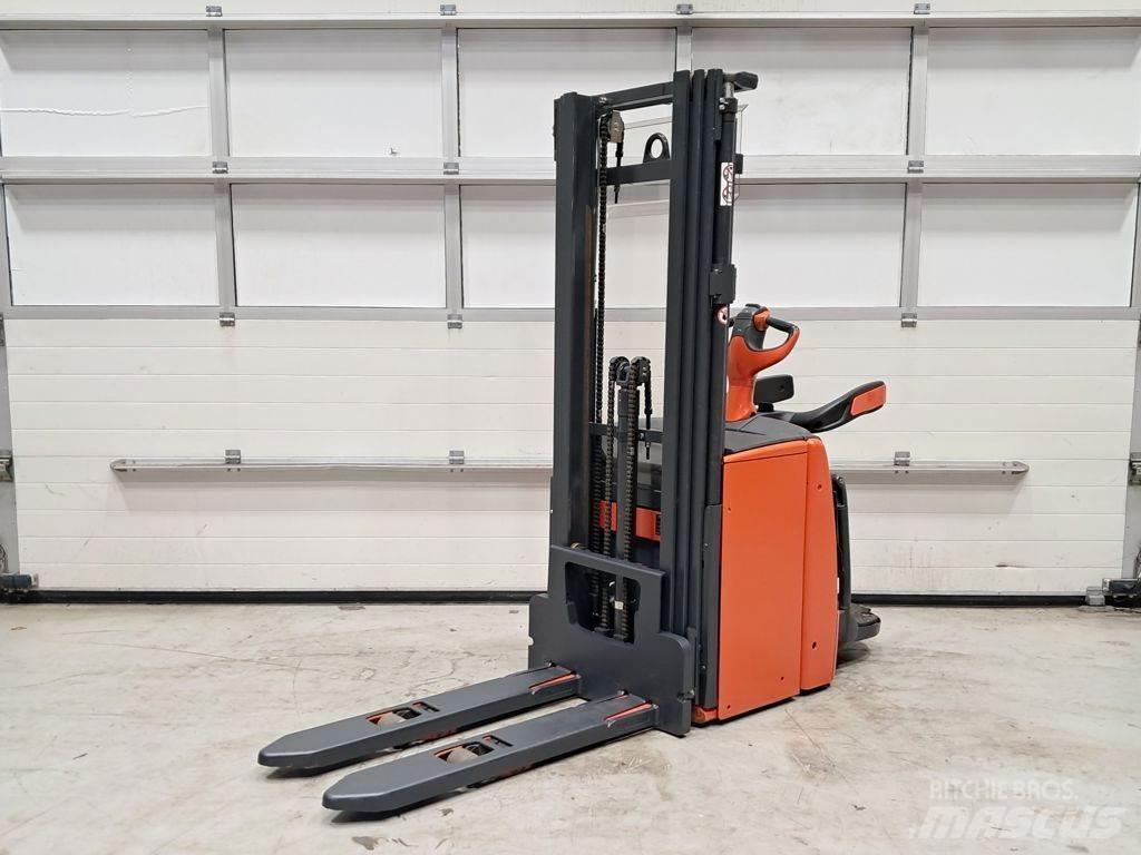 Linde L14 AP Empilhador para operador externo