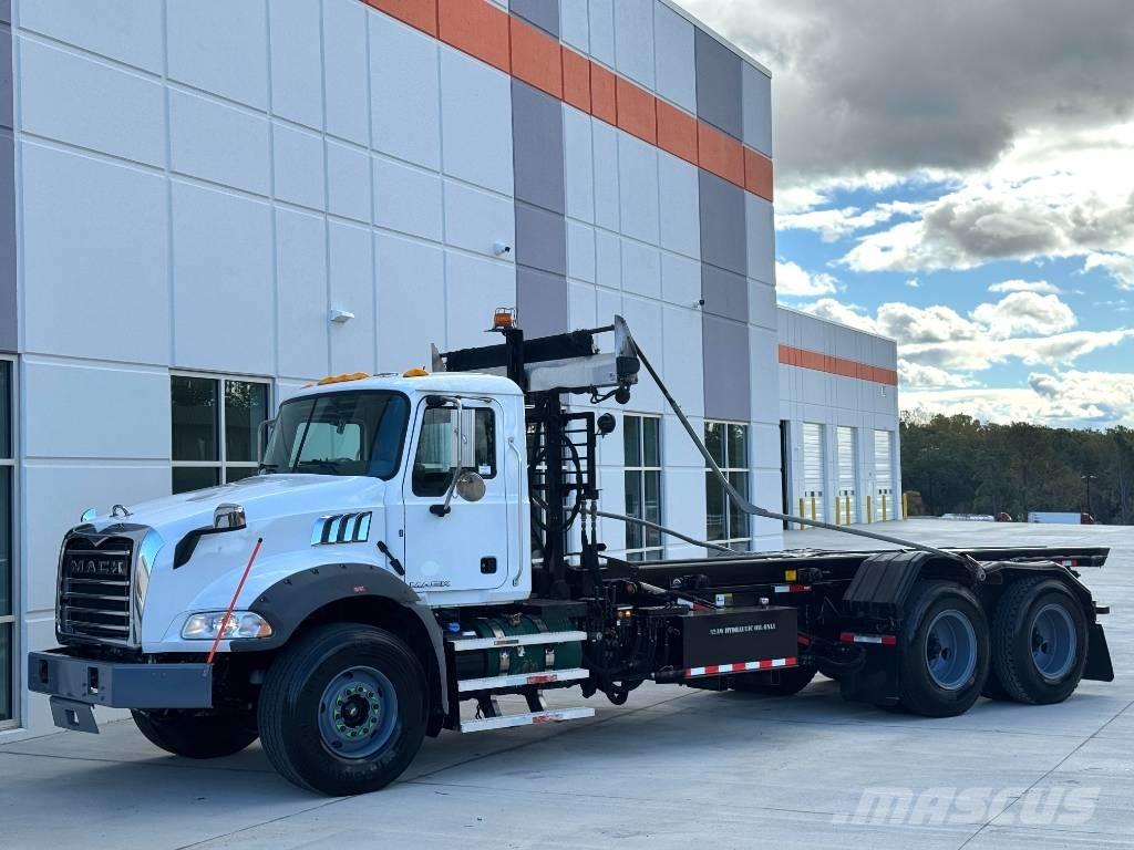 Mack Granite GU 813 Camiões caixa desmontável com elevador de cabo