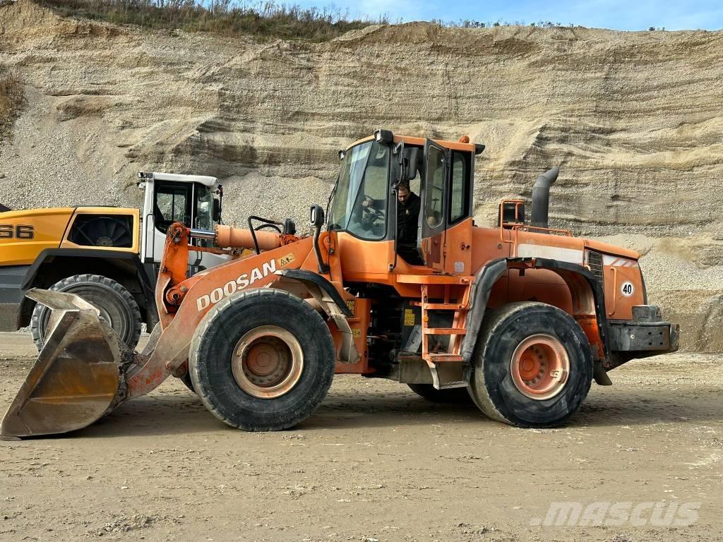 Doosan DL 300 Pás carregadoras de rodas