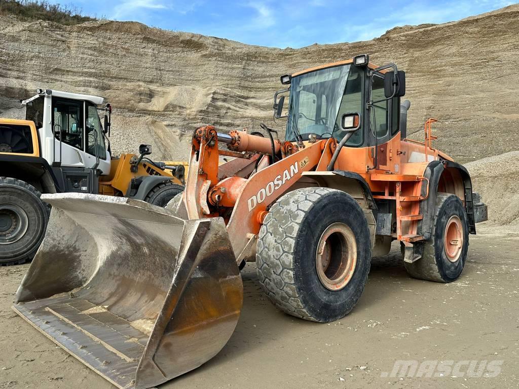 Doosan DL 300 Pás carregadoras de rodas