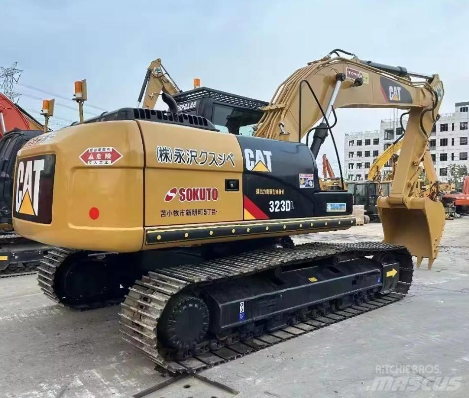 CAT 323 Escavadoras de rastos