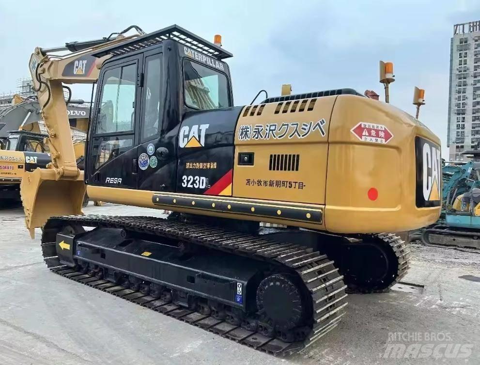 CAT 323 Escavadoras de rastos