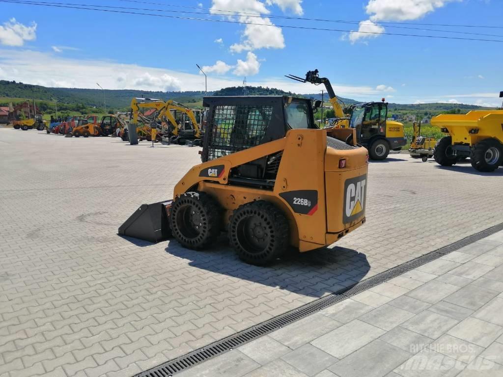 CAT 226 B 3 Carregadoras de direcção deslizante