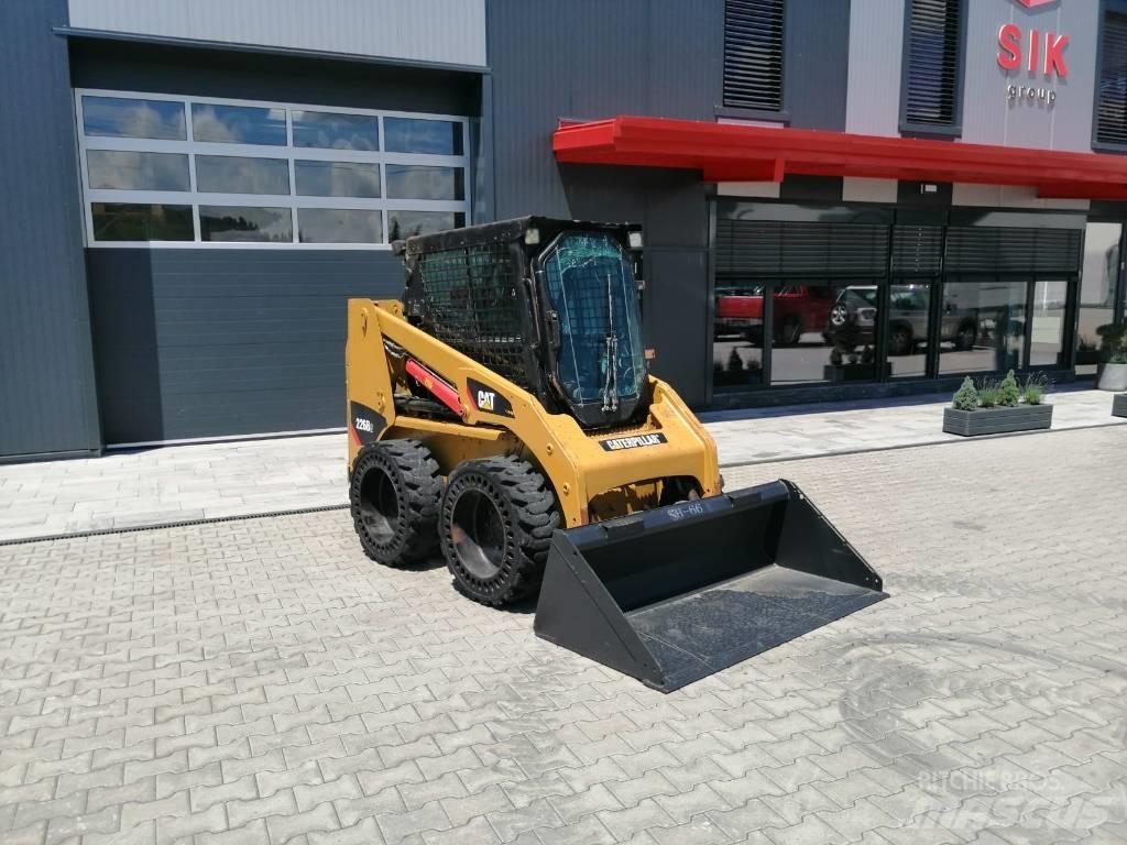 CAT 226 B 3 Carregadoras de direcção deslizante