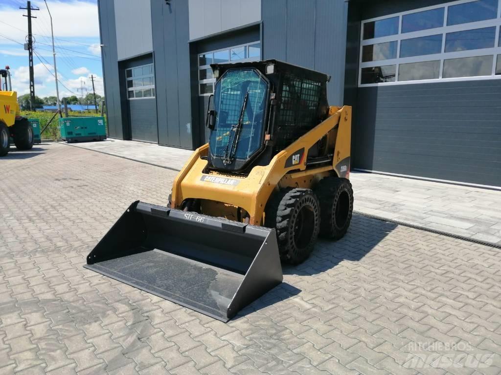 CAT 226 B 3 Carregadoras de direcção deslizante