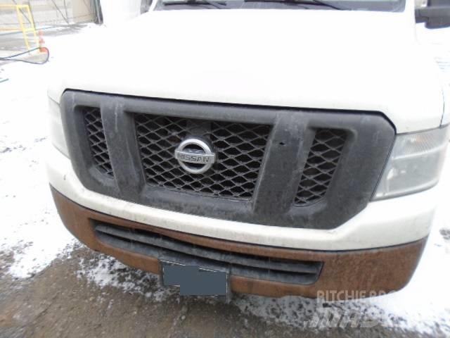 Nissan NV2500HD Camiões de caixa fechada