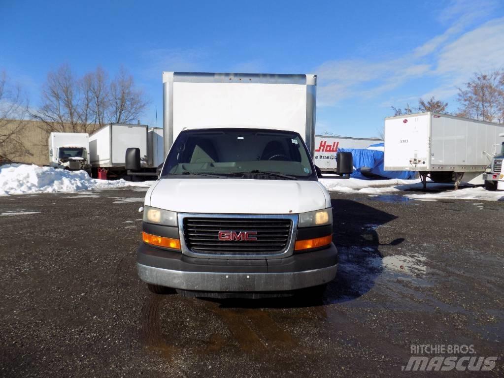 GMC Savana Camiões de caixa fechada