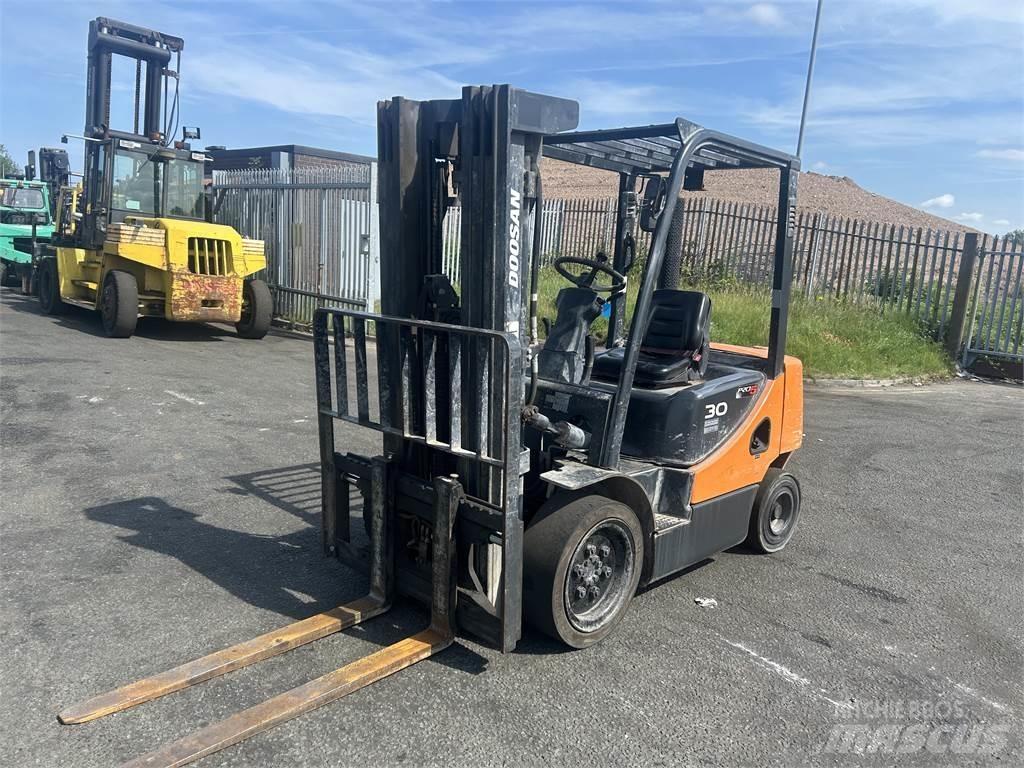 Doosan D30S-5 Empilhadores Diesel