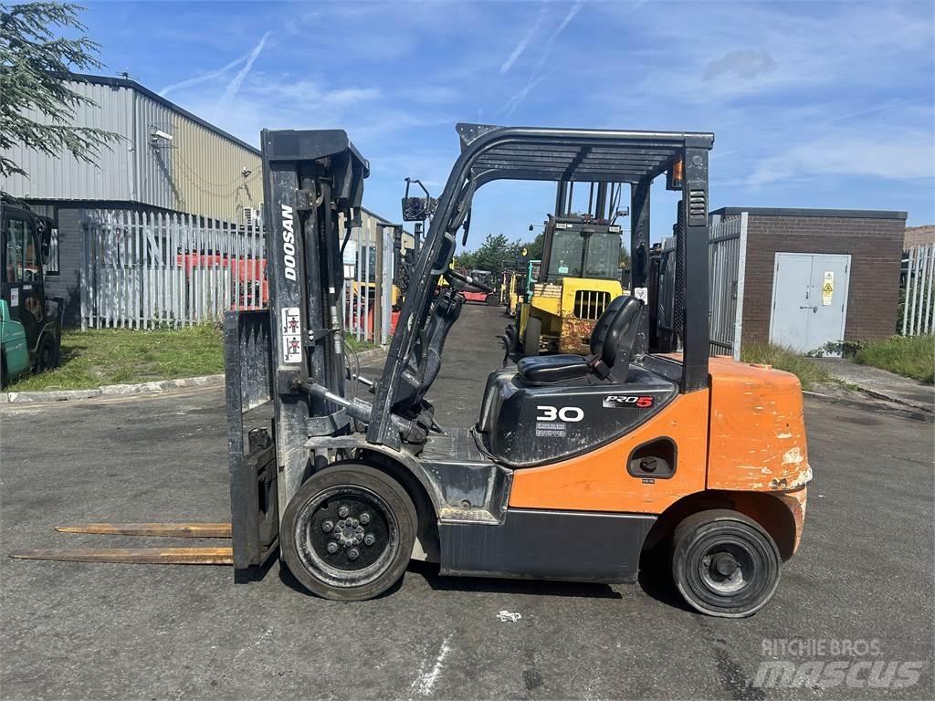 Doosan D30S-5 Empilhadores Diesel