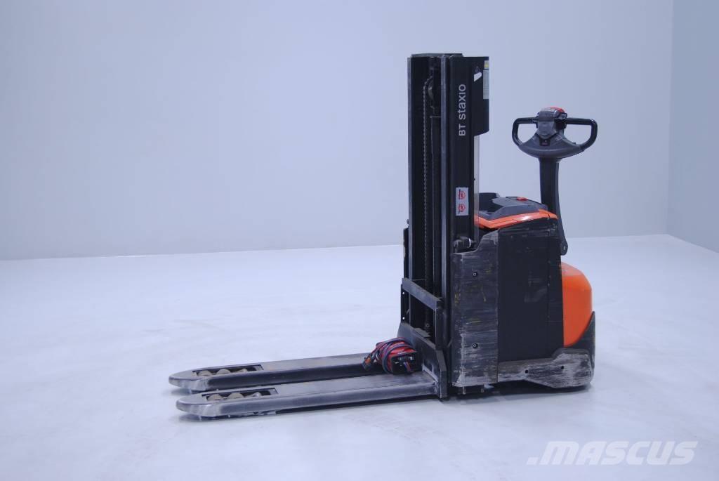 Toyota SWE200D Empilhador para operador externo