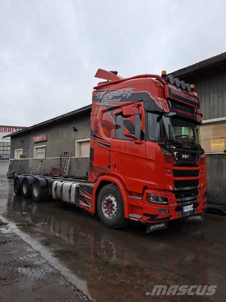Scania R 560 Camiões de chassis e cabine