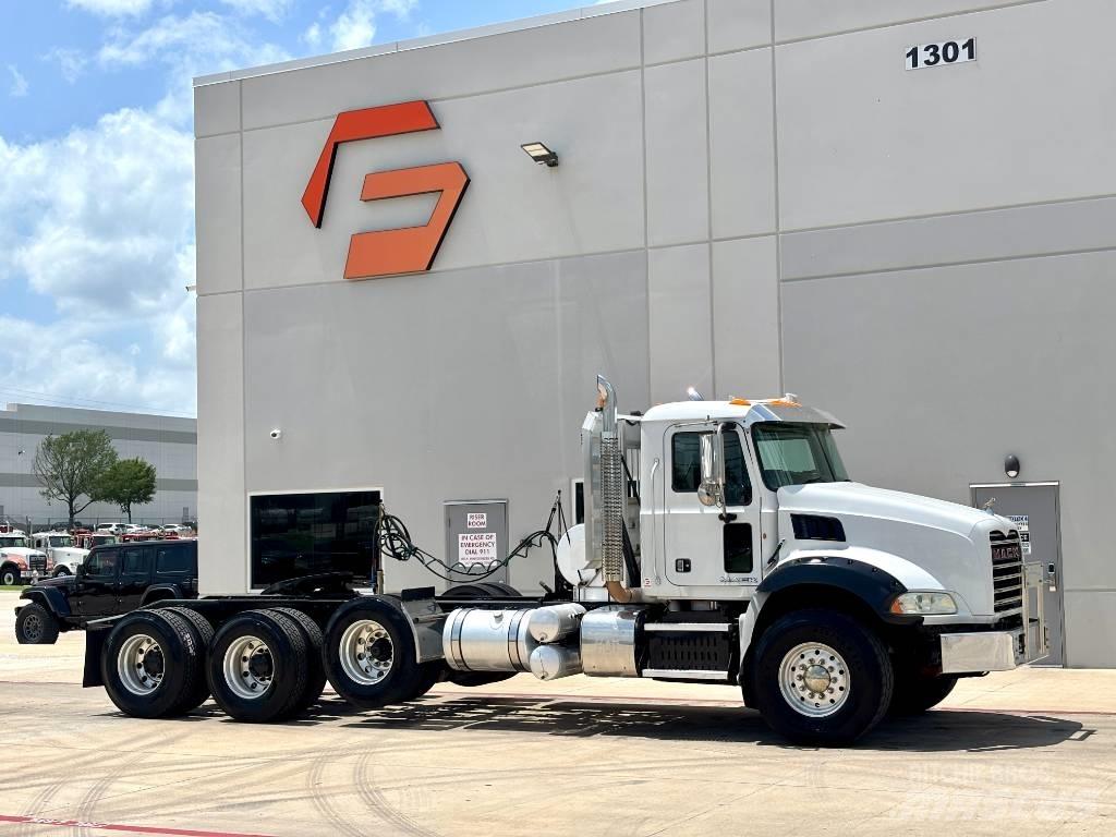 Mack Granite GU 813 Tractores (camiões)
