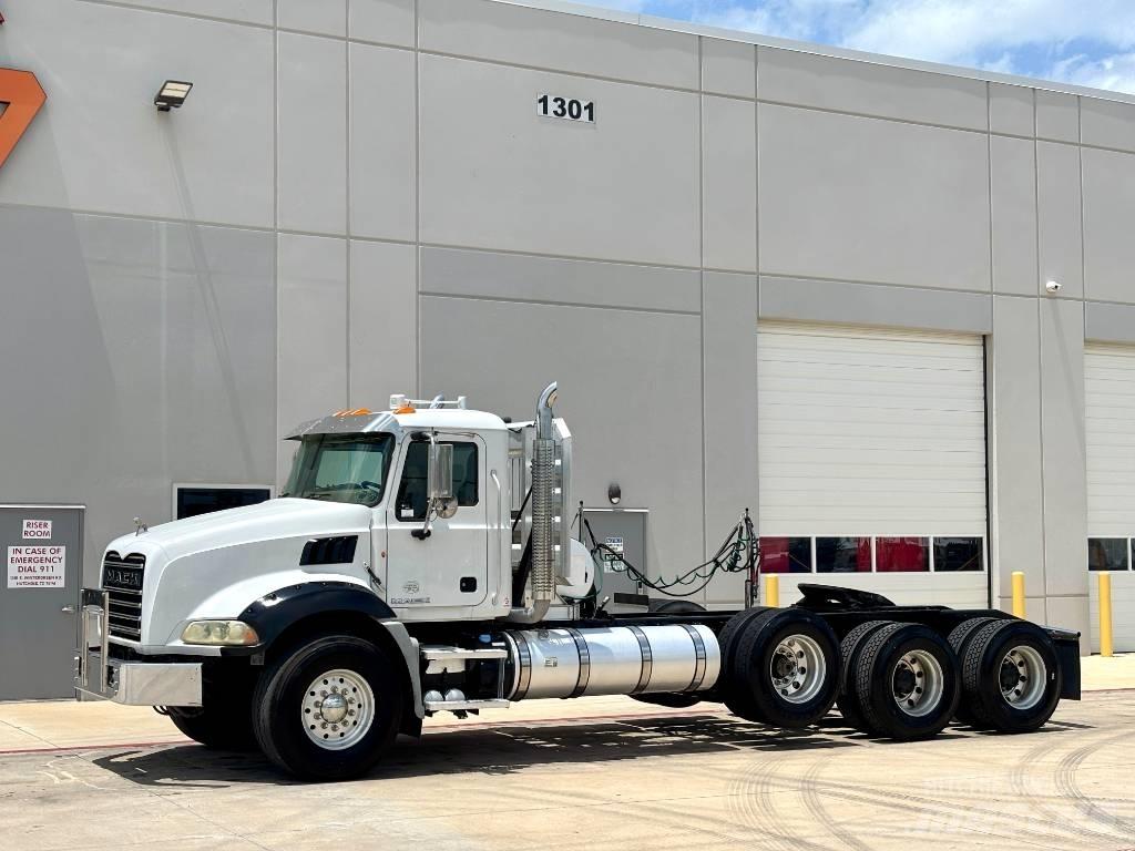 Mack Granite GU 813 Tractores (camiões)