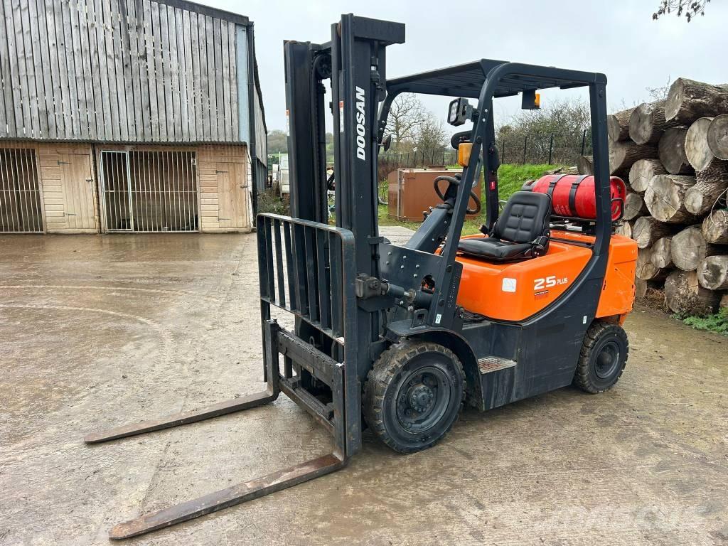 Doosan G 25 GP Plus Empilhadores a gás