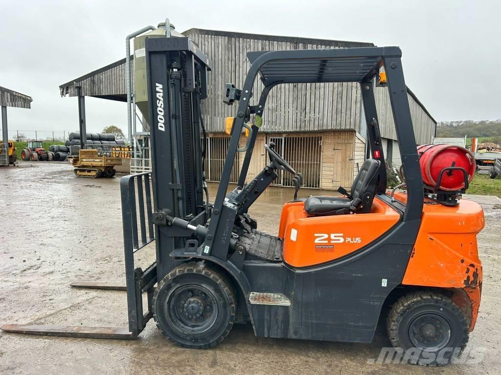 Doosan G 25 GP Plus Empilhadores a gás