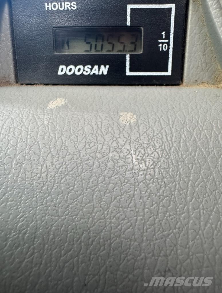 Doosan DX 140 W Escavadoras de rodas