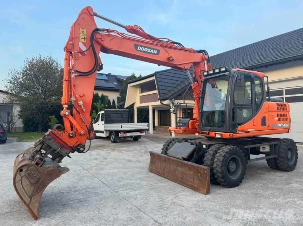 Doosan DX 140 W Escavadoras de rodas