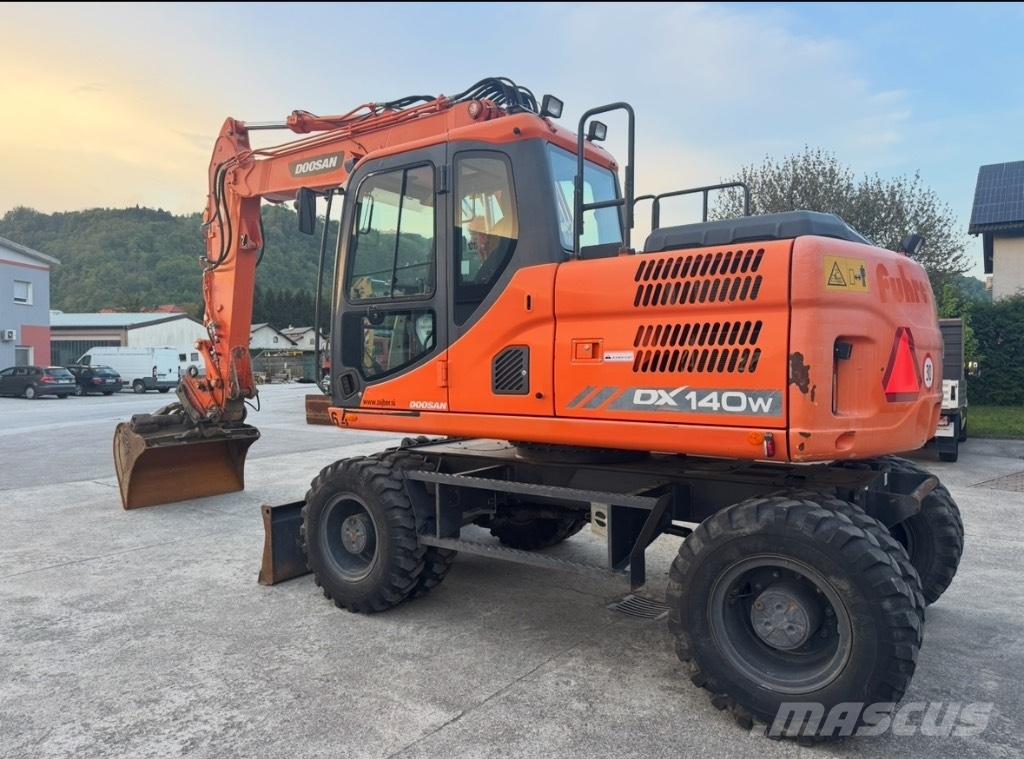 Doosan DX 140 W Escavadoras de rodas