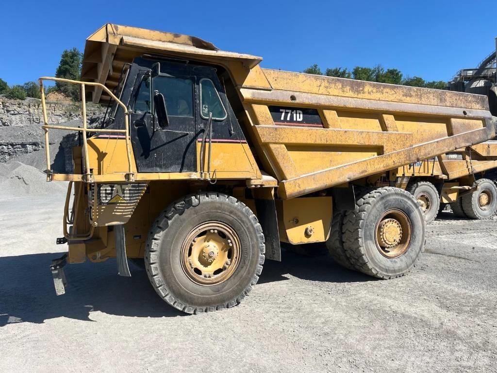 CAT 771D Camiőes dumper basculantes rígidos