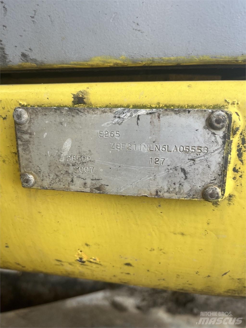 New Holland E 265 B Escavadoras de rastos