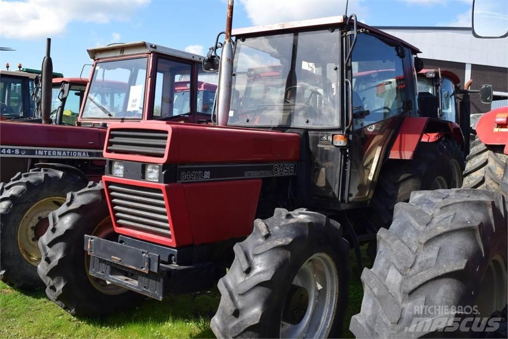 Case IH 844 XL Tratores Agrícolas usados