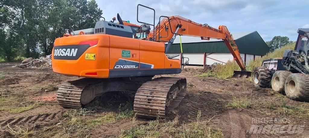Doosan DX 225 LC-5 Escavadoras de rastos