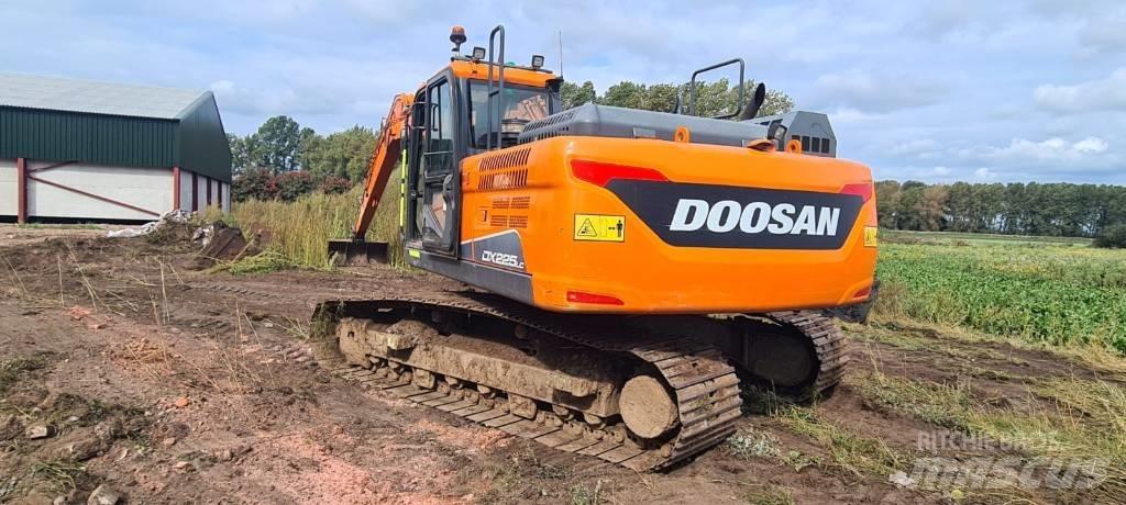 Doosan DX 225 LC-5 Escavadoras de rastos