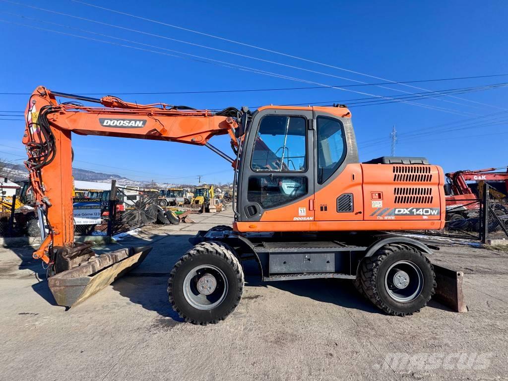 Doosan DX 140 W-3 Escavadoras de rodas