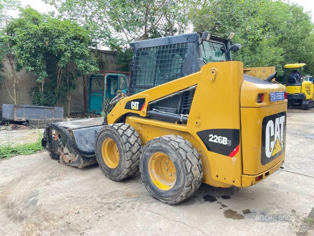 CAT 226B Carregadoras de direcção deslizante
