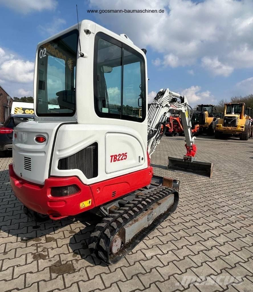 Takeuchi TB 225 Mini Escavadoras <7t