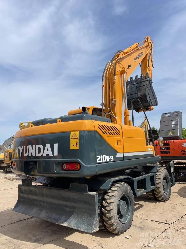 Hyundai R210W-9 Escavadoras de rodas