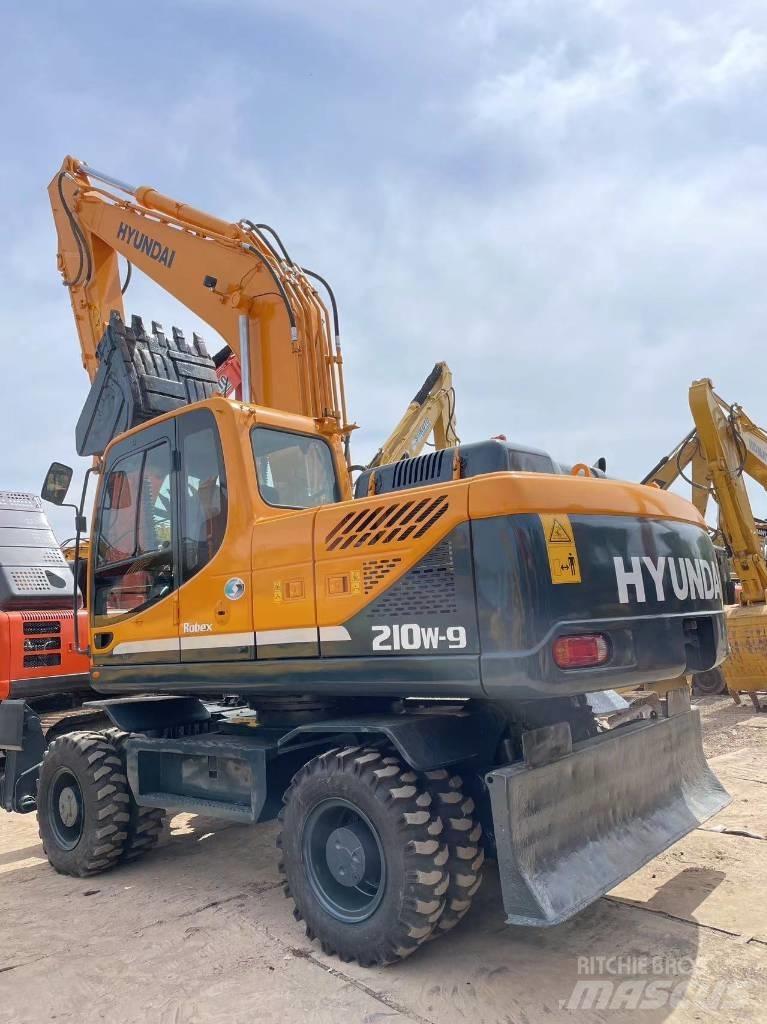 Hyundai R210W-9 Escavadoras de rodas