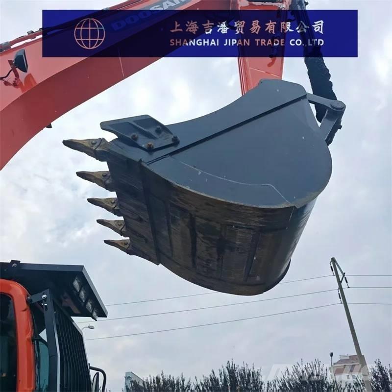 Doosan DX 225 Escavadoras de rastos