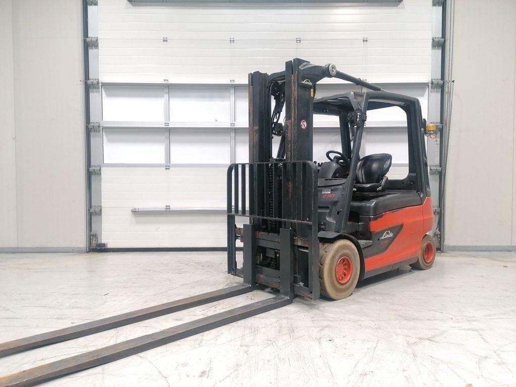 Linde E30L-01 Empilhadores eléctricos
