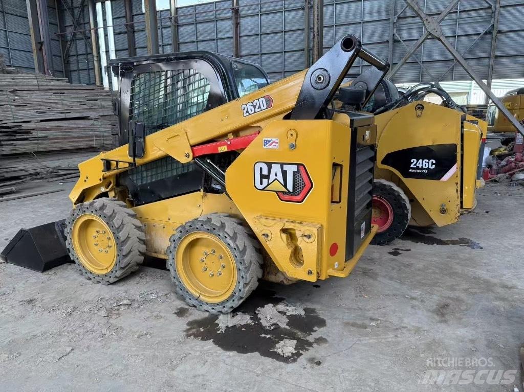 CAT 246C and 262D Carregadoras de direcção deslizante