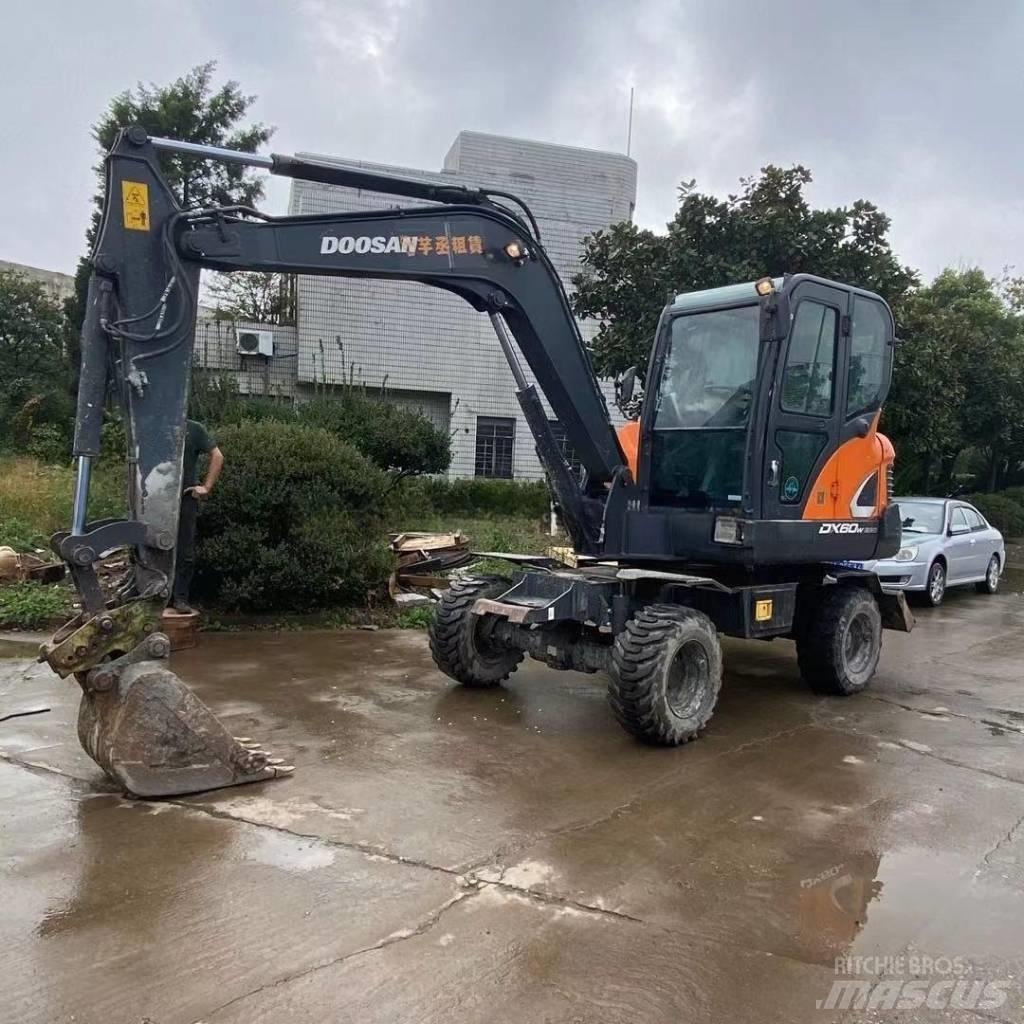Doosan DX60W Escavadoras de rodas