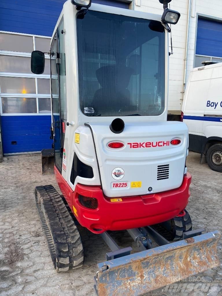 Takeuchi TB 225 Mini Escavadoras <7t