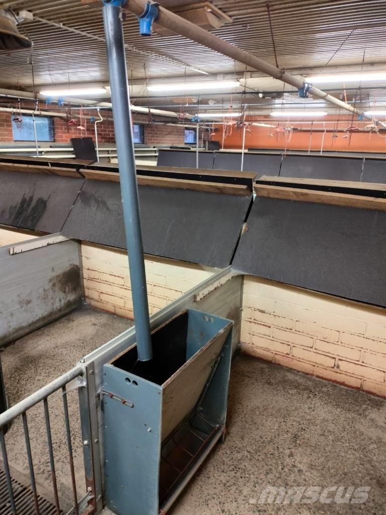 Pellon kuivaruokkija Alimentadores de animais