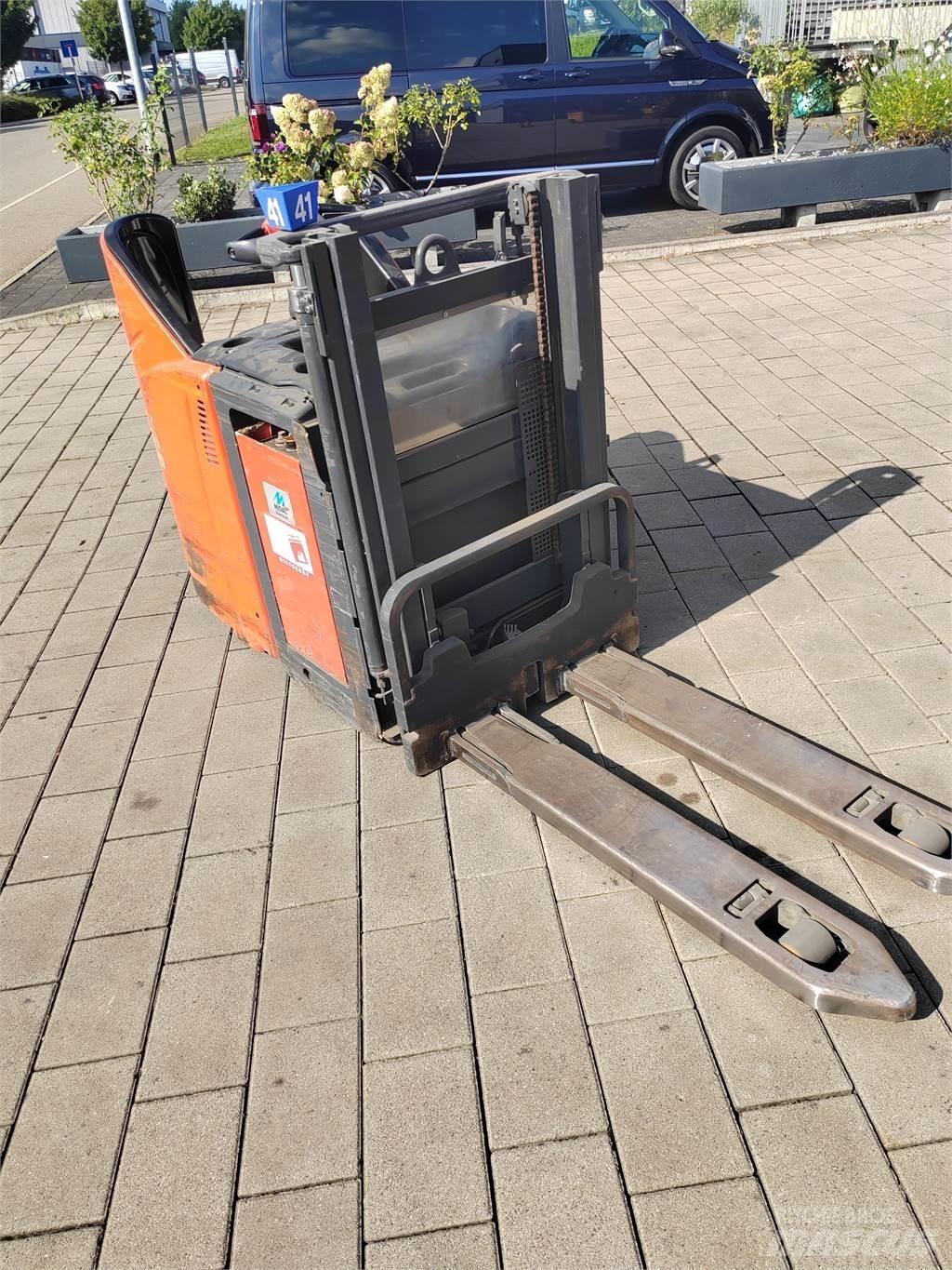 Linde L12 LHP SP Empilhador para operador externo