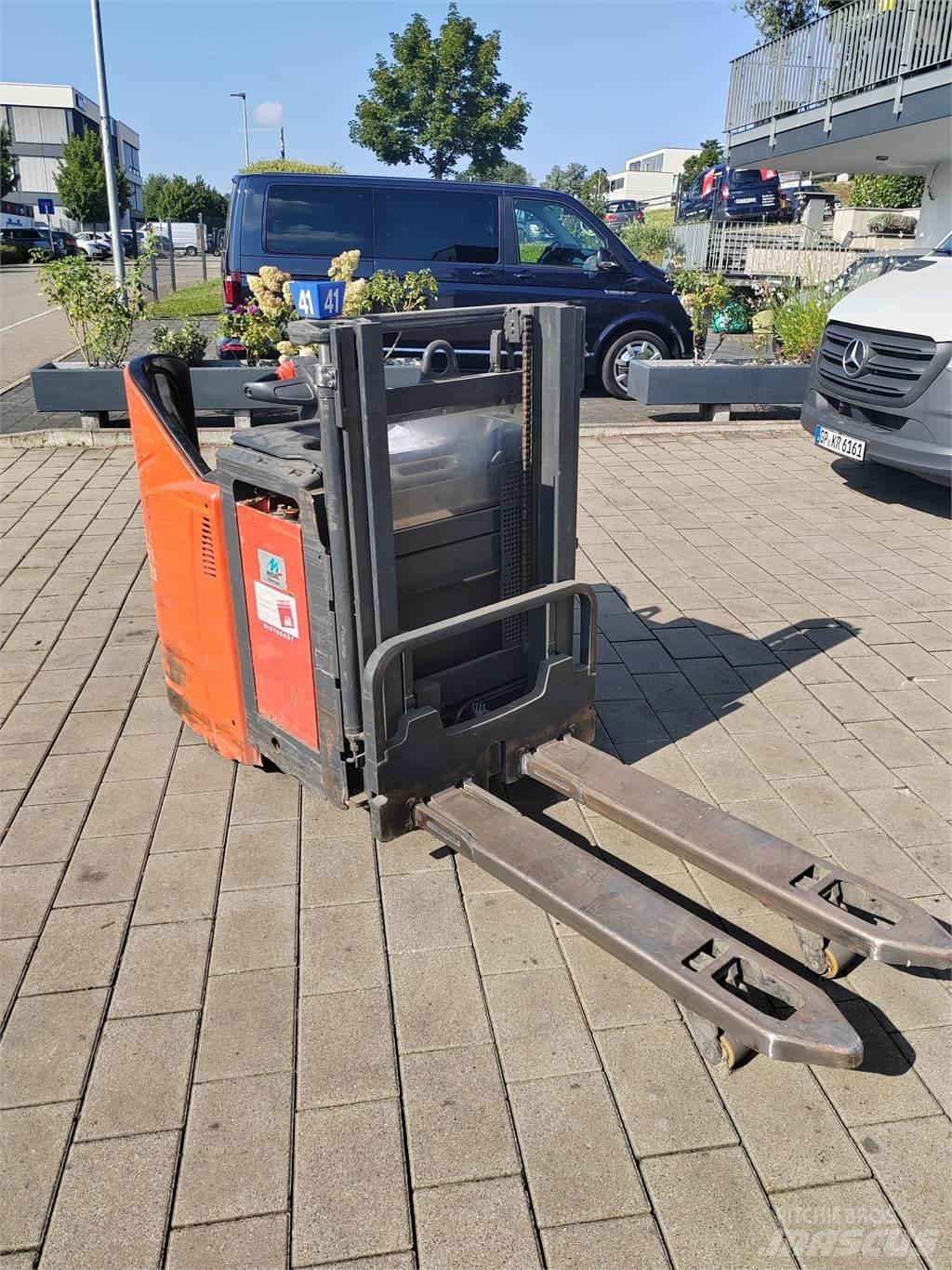 Linde L12 LHP SP Empilhador para operador externo