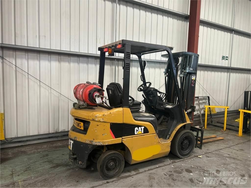 CAT GP25NT Empilhadores a gás