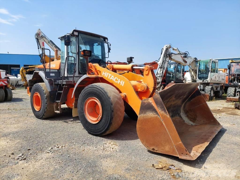 Hitachi ZW250 Pás carregadoras de rodas