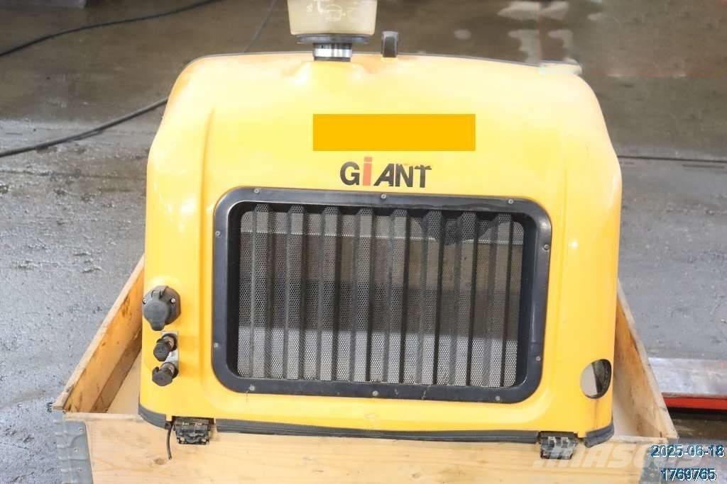 GiANT V 6004 T Cabines e interior máquinas construção