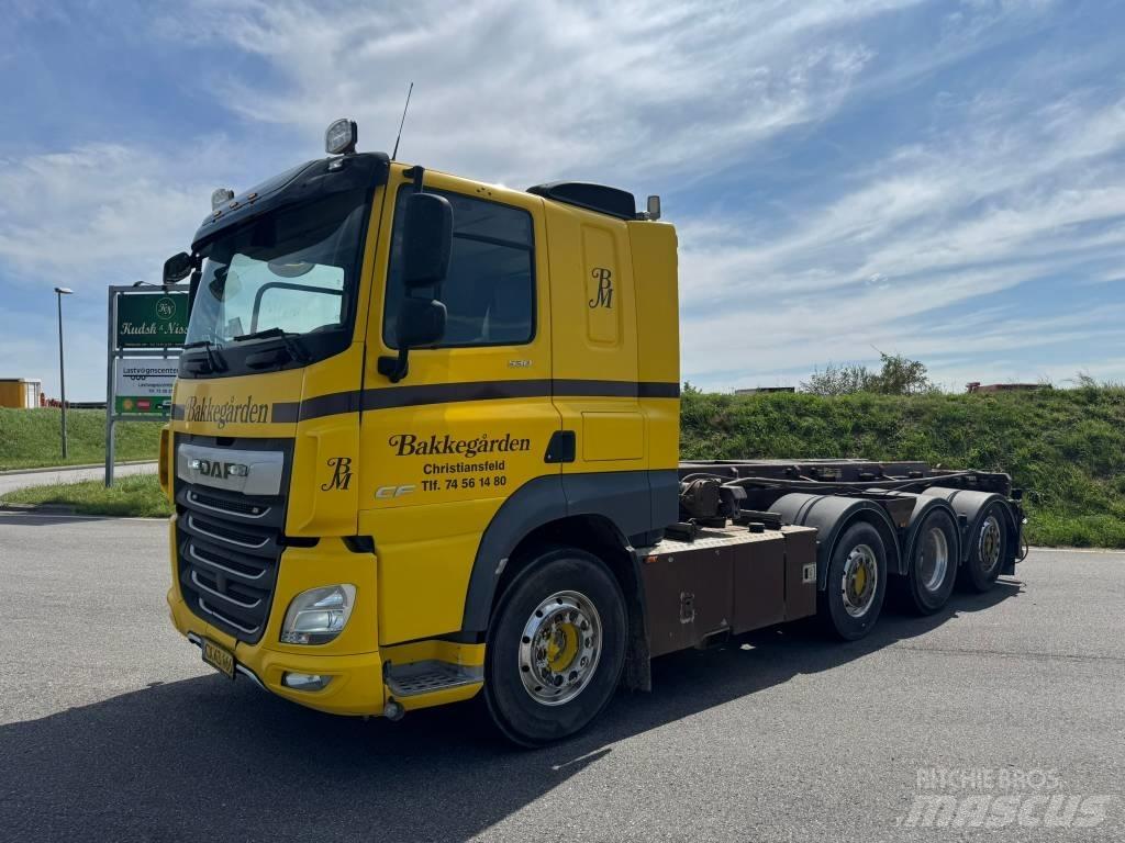 DAF CF 530 Camiões caixa desmontável com elevador de cabo
