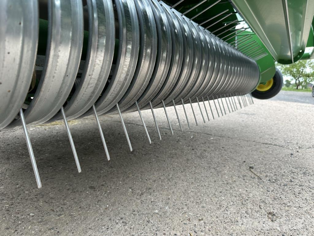 John Deere V461M Enfardadeira de rolos