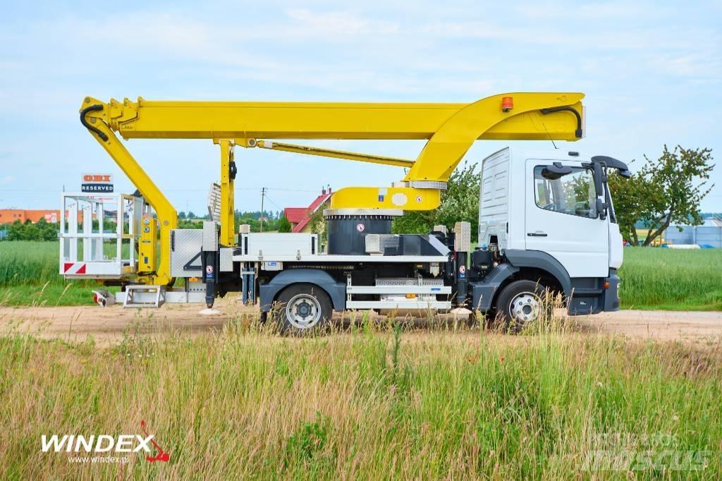 Palfinger P 300 KS Plataformas aéreas montadas em camião