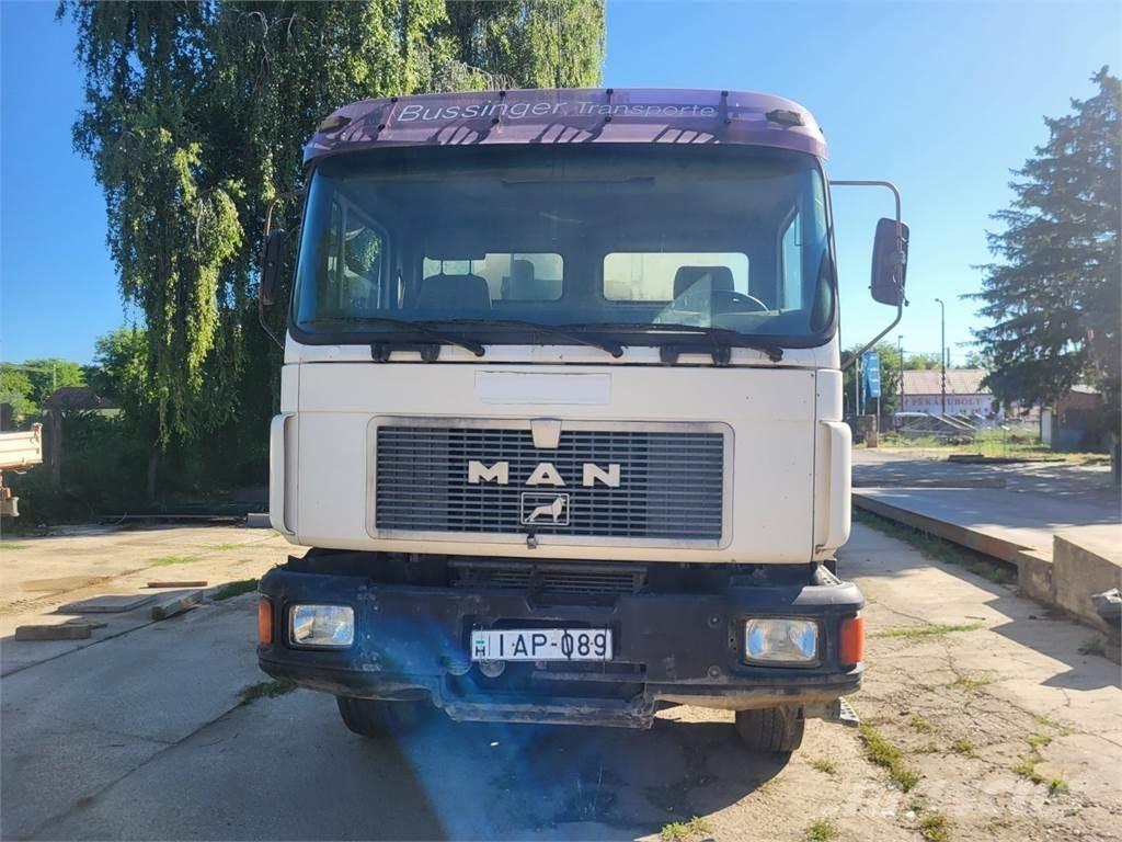 MAN 32.342 8X4 Camiões de chassis e cabine