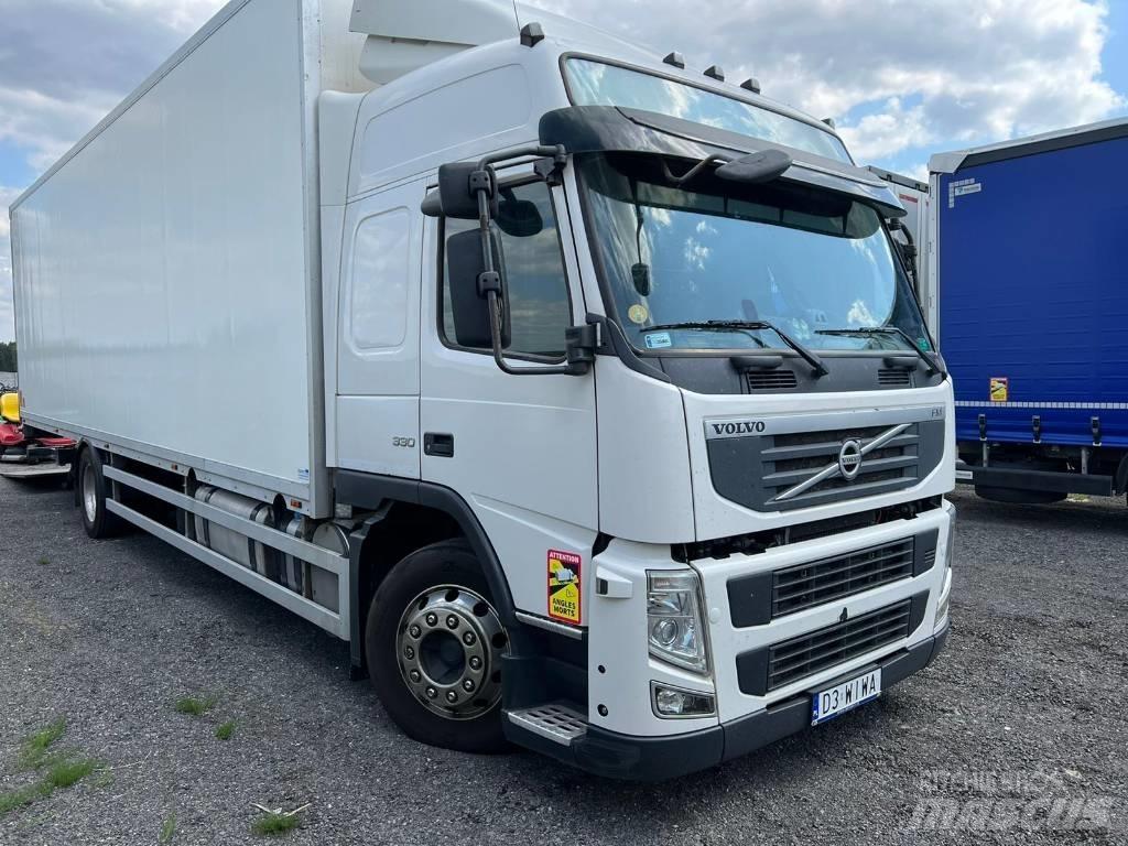 Volvo FM 330 Camiões de caixa fechada