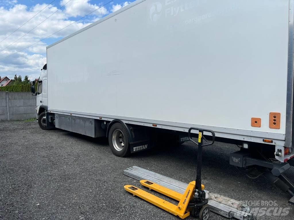Volvo FM 330 Camiões de caixa fechada